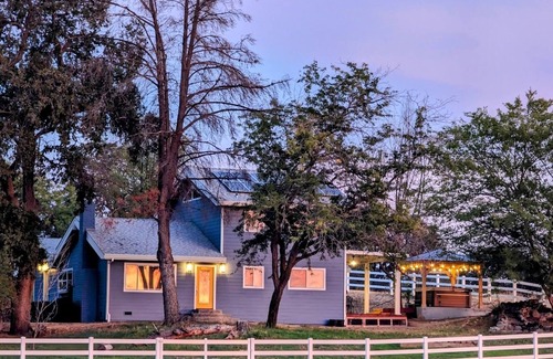 Cedar Ridge House | Country Farmhouse on Wine Trail Hot Tub & Pool Table