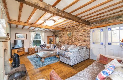 Otley House | Country Farmhouse - swim spa hot tub- bbq hut