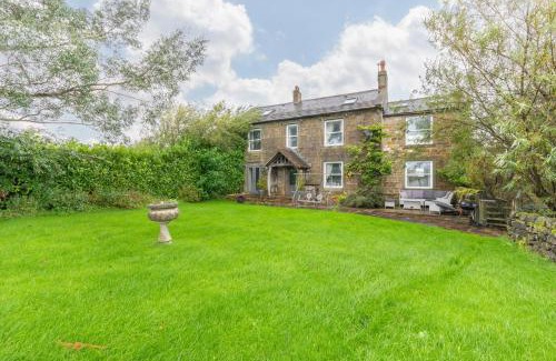 Otley House | Country Farmhouse - swim spa hot tub- bbq hut