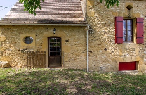 Montferrand-du-Perigord Cottage | Country House with Large Garden, Family Room, and Pet-Friendly in Perigord
