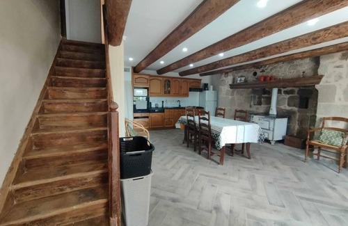 Saint-Genes-la-Tourette House | Country cottage
