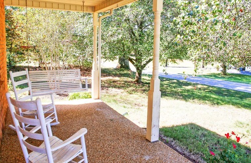 Catawba House | Country Getaway: 3BD/1BA: Close to Lake Norman