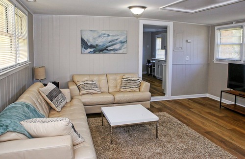 Catawba House | Country Getaway: 3BD/1BA: Close to Lake Norman