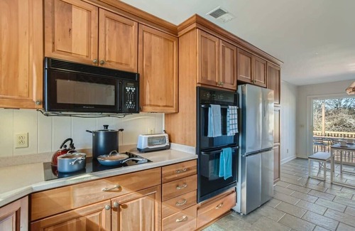 Franklin House | Country Getaway | 5 Acres | Game Room (TA)
