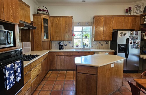 Country Properties House | Country Getaway Close to Campus-Kyle Gameday House Rental on 6 Acres