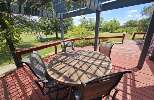 Country Properties House | Country Getaway Close to Campus-Kyle Gameday House Rental on 6 Acres