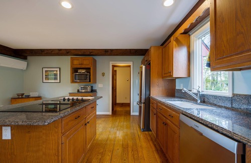 Shoreham House | Country getaway with gorgeous views, 15 minutes from Middlebury