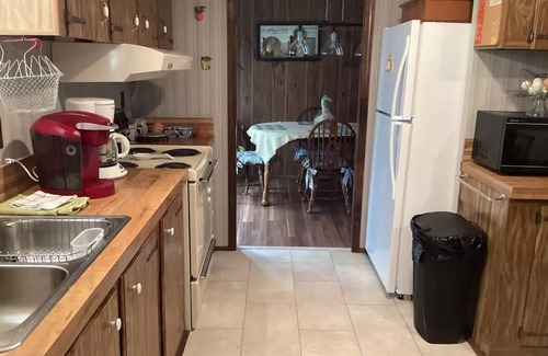 Covington House | Country Haven Cottage, joins Jackson River Trail and many other attractions n