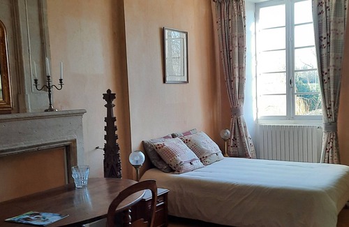 Mortagne-sur-Gironde House | Country house surrounded by a park even if in the center of the village