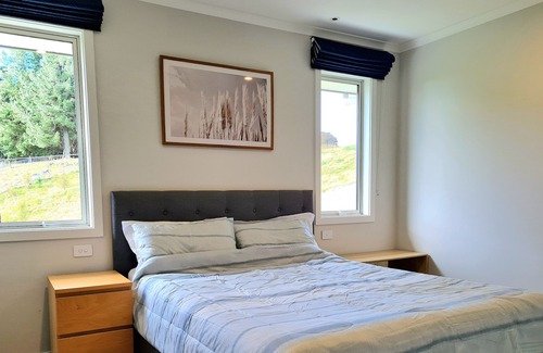 Tasman House | Country home, coastal views