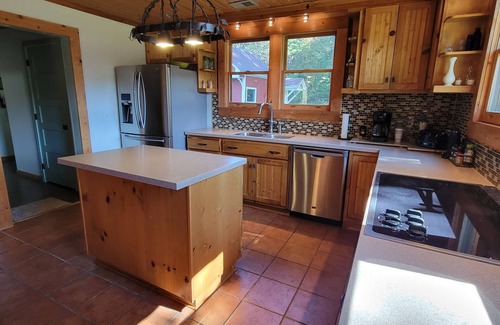 Boomer House | Country Home Private Setting Mountain Views