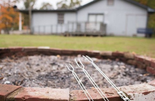 Powell House | Country home, soaker tub, firepit, 11mi to UTK