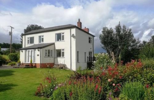 Llanwyddelan House | Country Home with Gardens