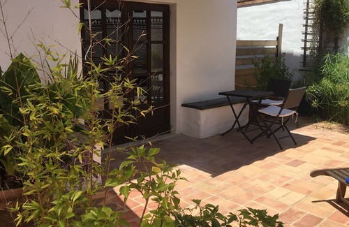 Barracao Apartment | Country house apartment with bathing lake and pool, near the beach (2-4 people)