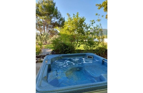Alleins Villa | Country house 3 minutes from the Pont Royal golf course