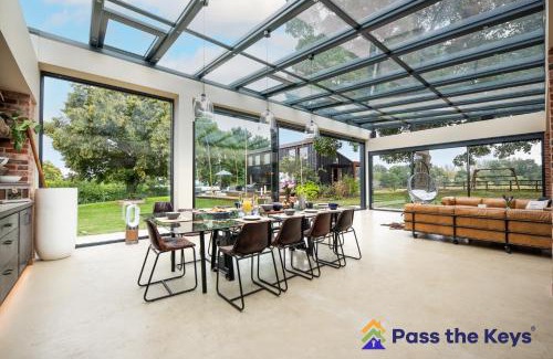 Stockcross House | Country House, 4 Acres, Views & Swimming Pool