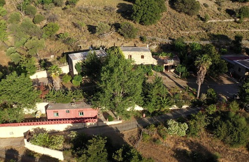 Kato Simi House | Country House 'Akros Oreon Apartment Voliares' with Mountain View, Private Terrace and Wi-Fi