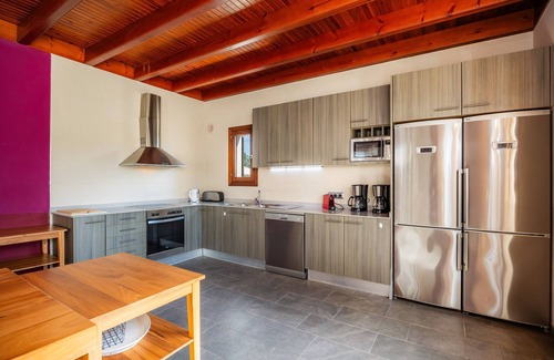 Manacor Villa | Country House 'Conies Romaní' with Private Pool, Wi-Fi and Air Conditioning