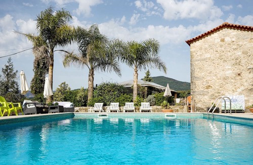 Bico Villa | Country House 'Eido Da Devesa' with Mountain View, Private Pool and Wi-Fi