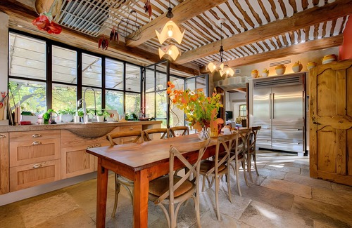 Lambesc Villa | Country House 'Mas Des Cigales Et Roulotte Lambesc' with Private Pool, Wi-Fi and Air Conditioning