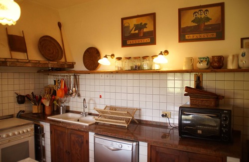 Montoro House | country house overlooking the Tiber Valley