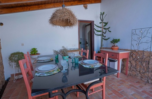 Silves House | Country House 'Perfect To Relax' with Private Terrace, Wi-Fi and Air Conditioning