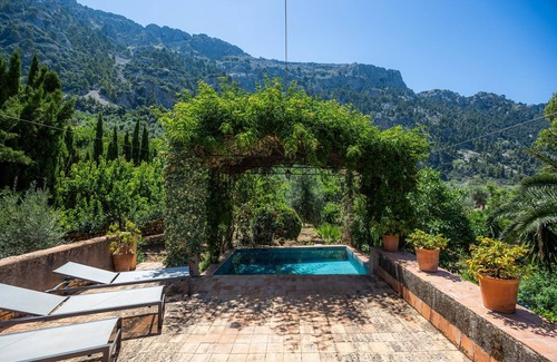 Fornalutx Villa | Country House 'Sa Cabana D'es Vicari' with Mountain View, Private Pool and Wi-Fi
