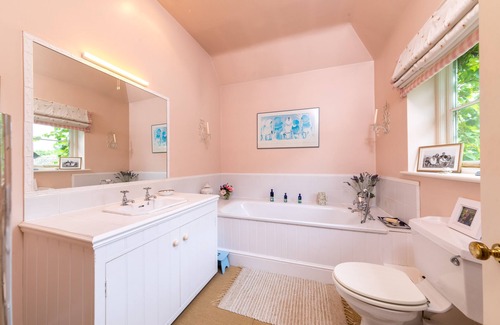 Penwood Other | Country House, Sleeps 10, Swimming Pool And Tennis Court, In Inkpen, Berkshire
