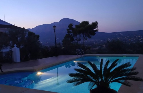 Tarraula House | Country house with beautiful views of the sea and the mountains