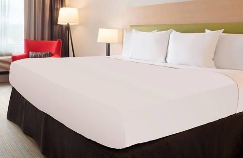 Village of Germantown Hotel | Country Inn & Suites by Radisson, Germantown, WI