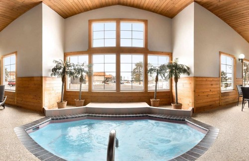 Grand Rapids Hotel | Country Inn & Suites by Radisson, Grand Rapids, MN
