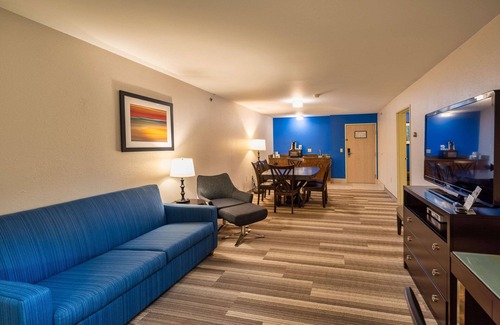 South Haven Hotel | Country Inn & Suites by Radisson, South Haven, MI