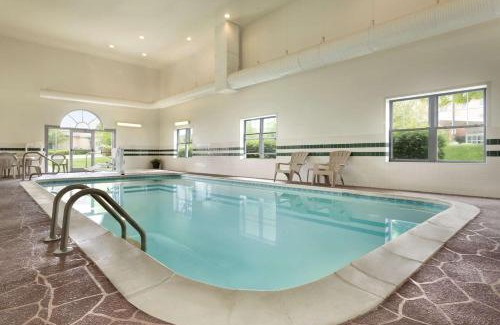 Jeffersontown Hotel | Country Inn & Suites by Radisson, Louisville East, KY