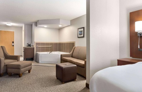 Stillwater Hotel | Country Inn & Suites by Radisson, Stillwater, MN