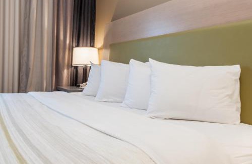 Milwaukee Hotel | Country Inn & Suites by Radisson, Milwaukee Airport, WI