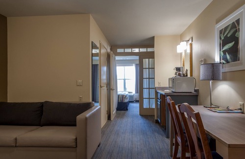 Milwaukee Hotel | Country Inn & Suites by Radisson, Milwaukee Airport, WI