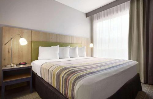 Bismarck Hotel | Country Inn & Suites by Radisson Bismarck Waterpark