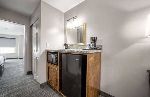 Ontario Hotel | Country Inn & Suites by Radisson, Ontario at Ontario Mills, CA