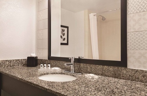Sorrento Valley Hotel | Country Inn & Suites by Radisson, San Diego North, CA