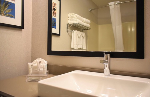 Kenosha Hotel | Country Inn & Suites by Radisson Kenosha - Pleasant Prairie