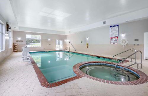 Savannah Hotel | Country Inn & Suites By Radisson, Savannah Airport, GA