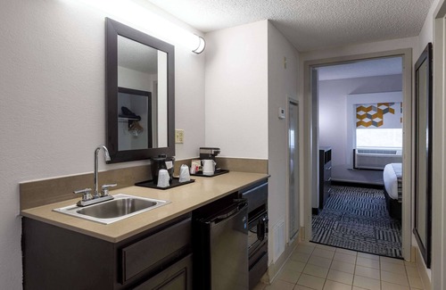 Huntersville Hotel | Country Inn & Suites by Radisson, Lake Norman Huntersville, NC
