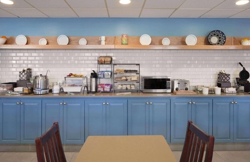 Warner Robins Hotel | Country Inn & Suites by Radisson, Warner Robins, GA