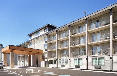 Gatlinburg Hotel | Country Inn & Suites Downtown Convention Center by Radisson, Gatlinburg, TN