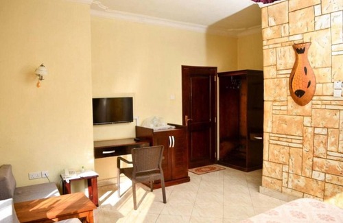 Entebbe Hotel | Country lake resort Garuga