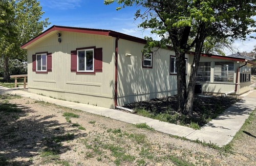 Johnstown House | Country Living Close to Everything!