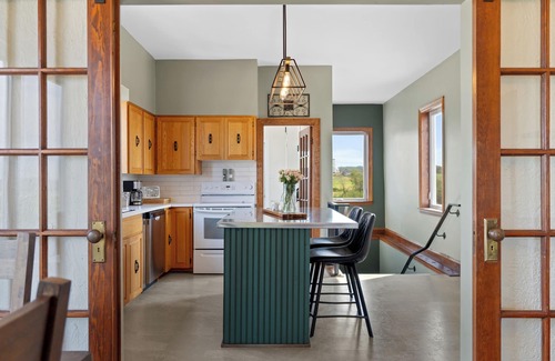 Memramcook House | Country Living Large 6 bedroom Home, newly renovated. 5 bathrooms, Amazing View.