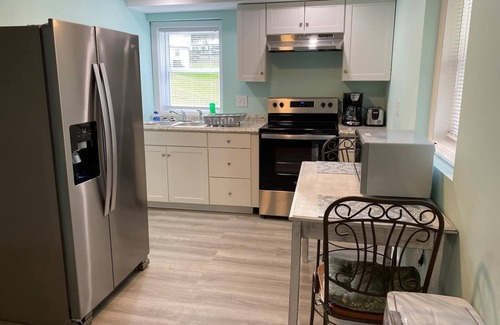 Charleston Apartment | country living patio apt in town new w/king&queen