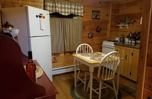 Littleton Cabin | Country Log Cabin, Short/Long Term, First Floor Apartment! Mountain Top Views!