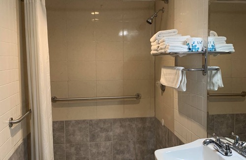 Watkins Hotel | Country Manor Motel Watkins